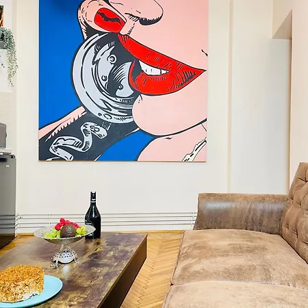 Lovely Bath & Balcony Victory Square 2