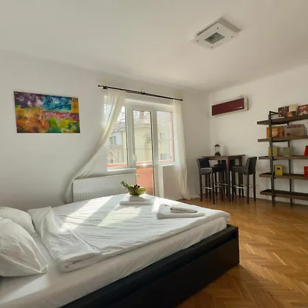 Lovely Bath & Balcony Victory Square 2