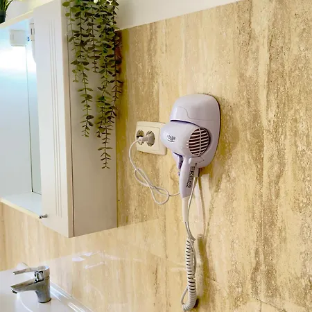 Lovely Bath & Balcony Victory Square 2 * Bucareste