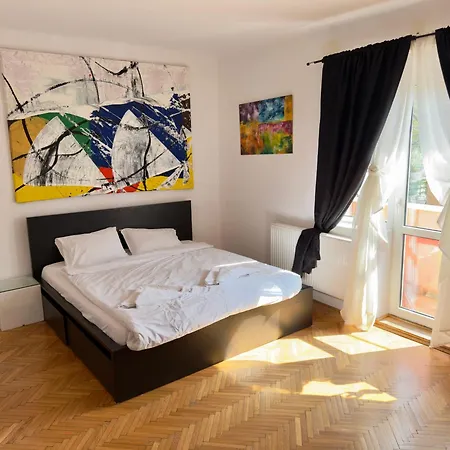 Appartement Lovely Bath & Balcony Victory Square 2