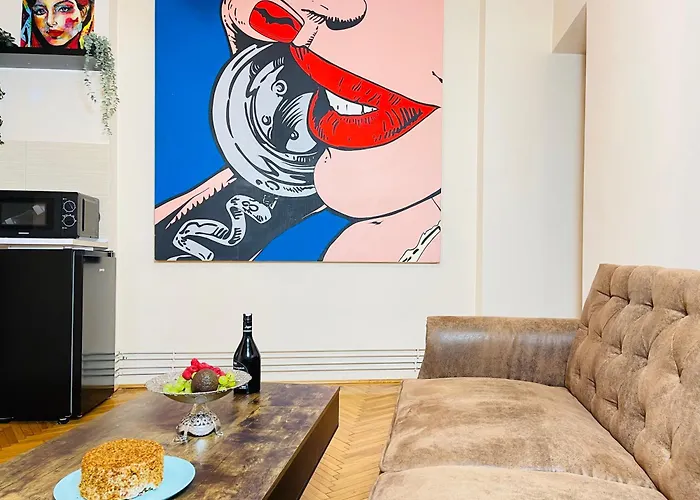 Lovely Bath & Balcony Victory Square 2