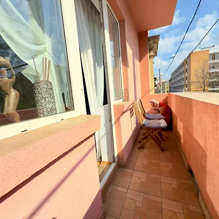 Lovely Bath & Balcony Victory Square 2