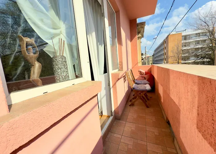 Lovely Bath & Balcony Victory Square 2