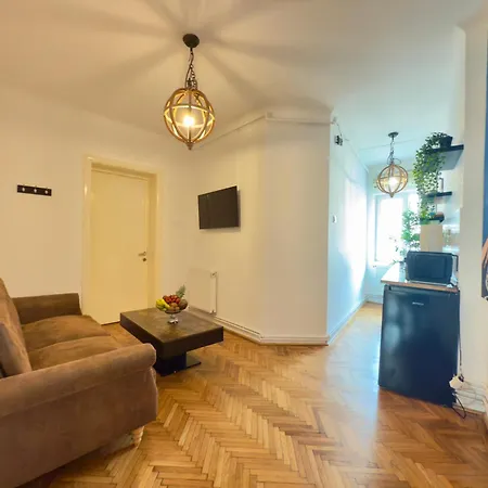 Lovely Bath & Balcony Victory Square 2 *