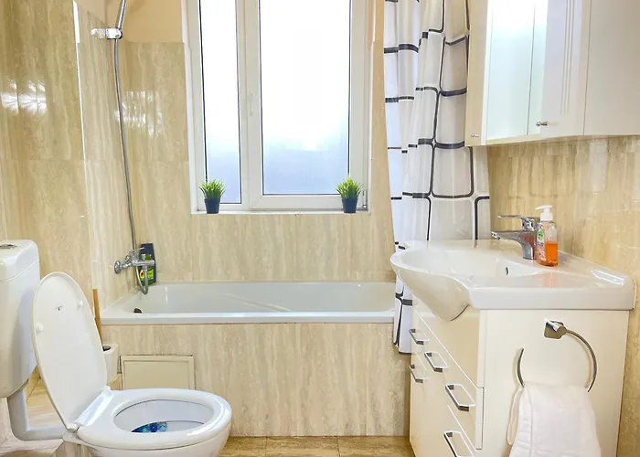 Apartment Lovely Bath & Balcony Victory Square 2 *