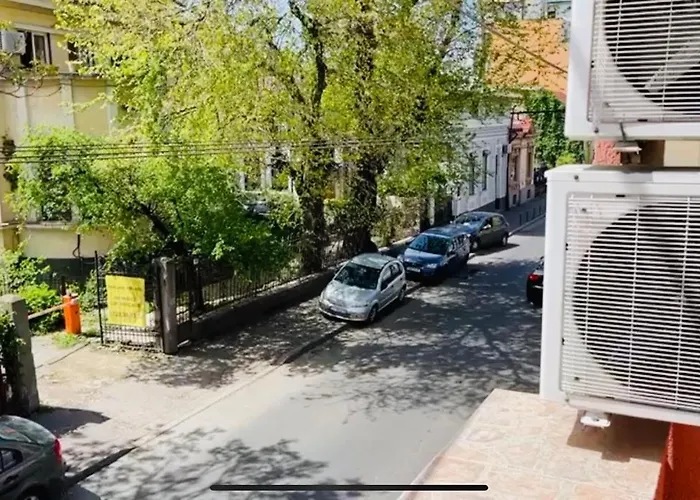 Apartment Lovely Bath & Balcony Victory Square 2 *