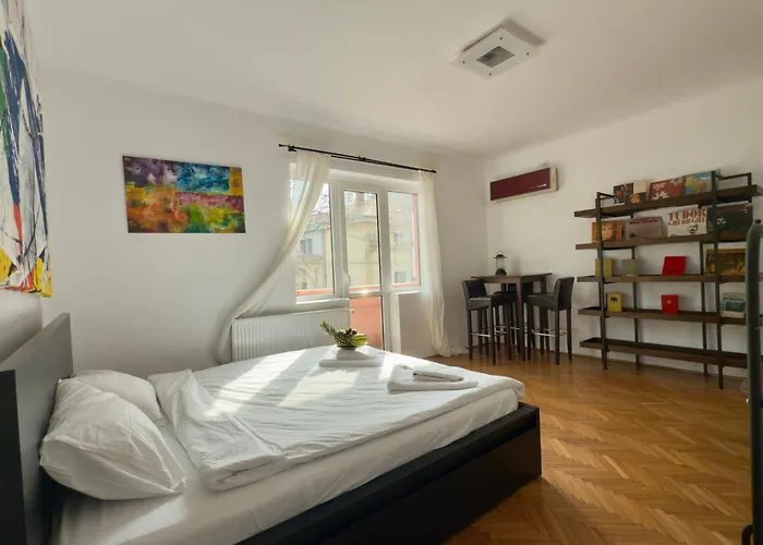 Lovely Bath & Balcony Victory Square 2