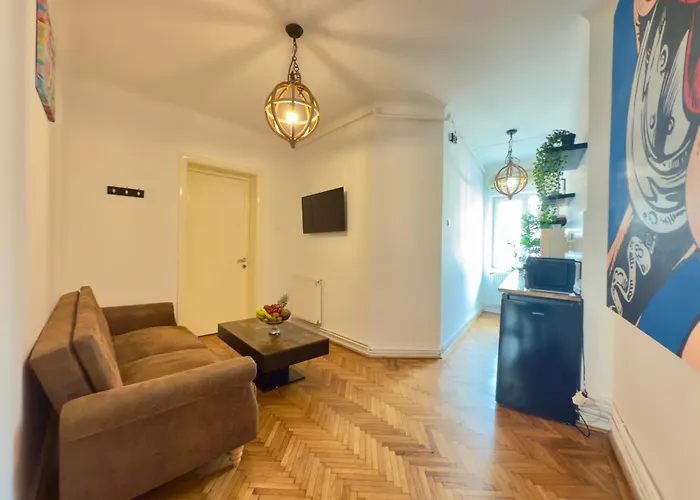 Lovely Bath & Balcony Victory Square 2 *